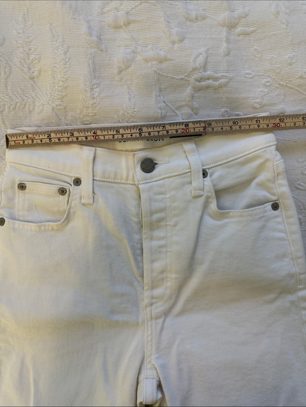 Aritzia Denim Forum Arlo White High Rise Straight Jeans Size 23 28L - Picture 10 of 16